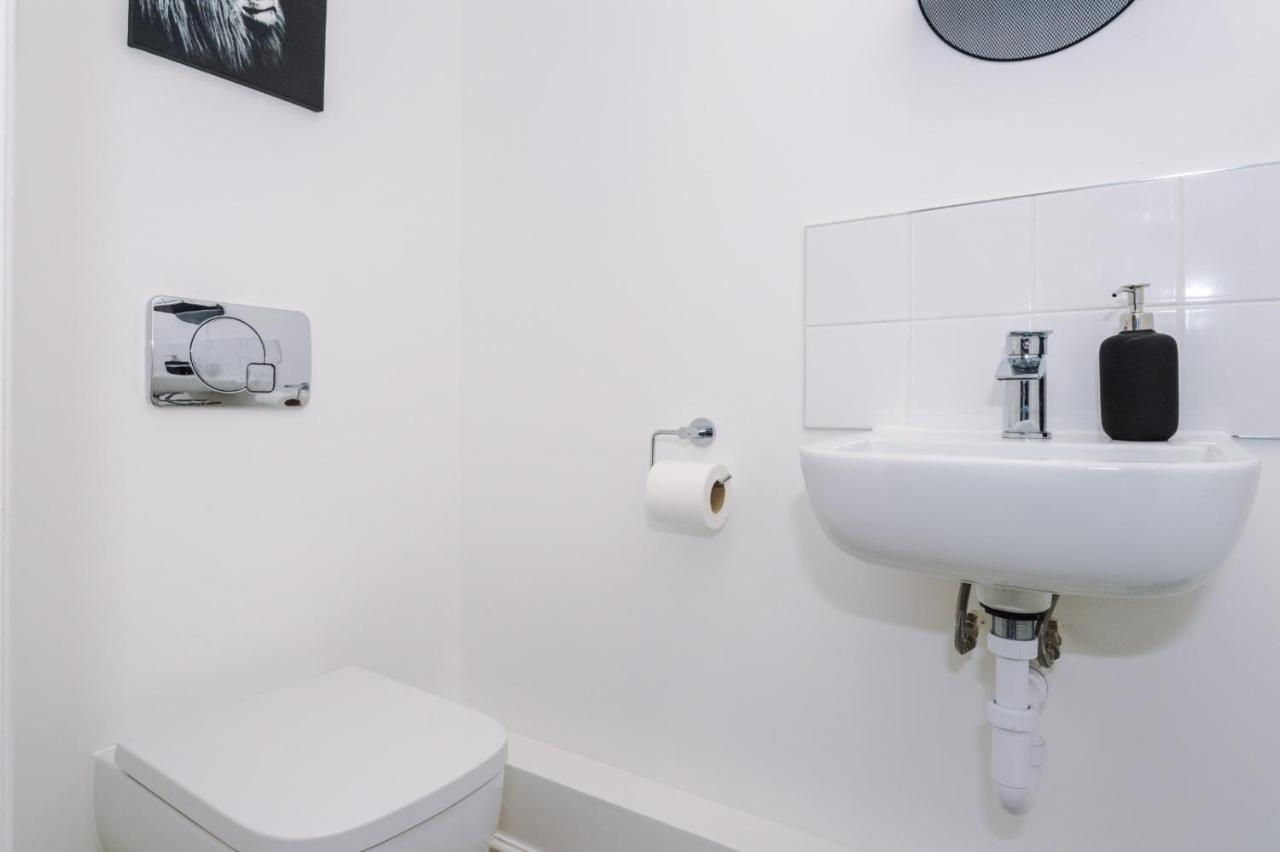 Rest&Recharge At Ridgefield House Villa Manchester Bagian luar foto