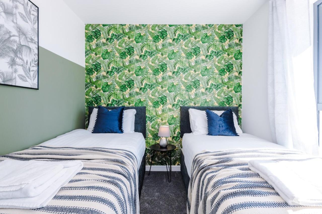 Rest&Recharge At Ridgefield House Villa Manchester Bagian luar foto