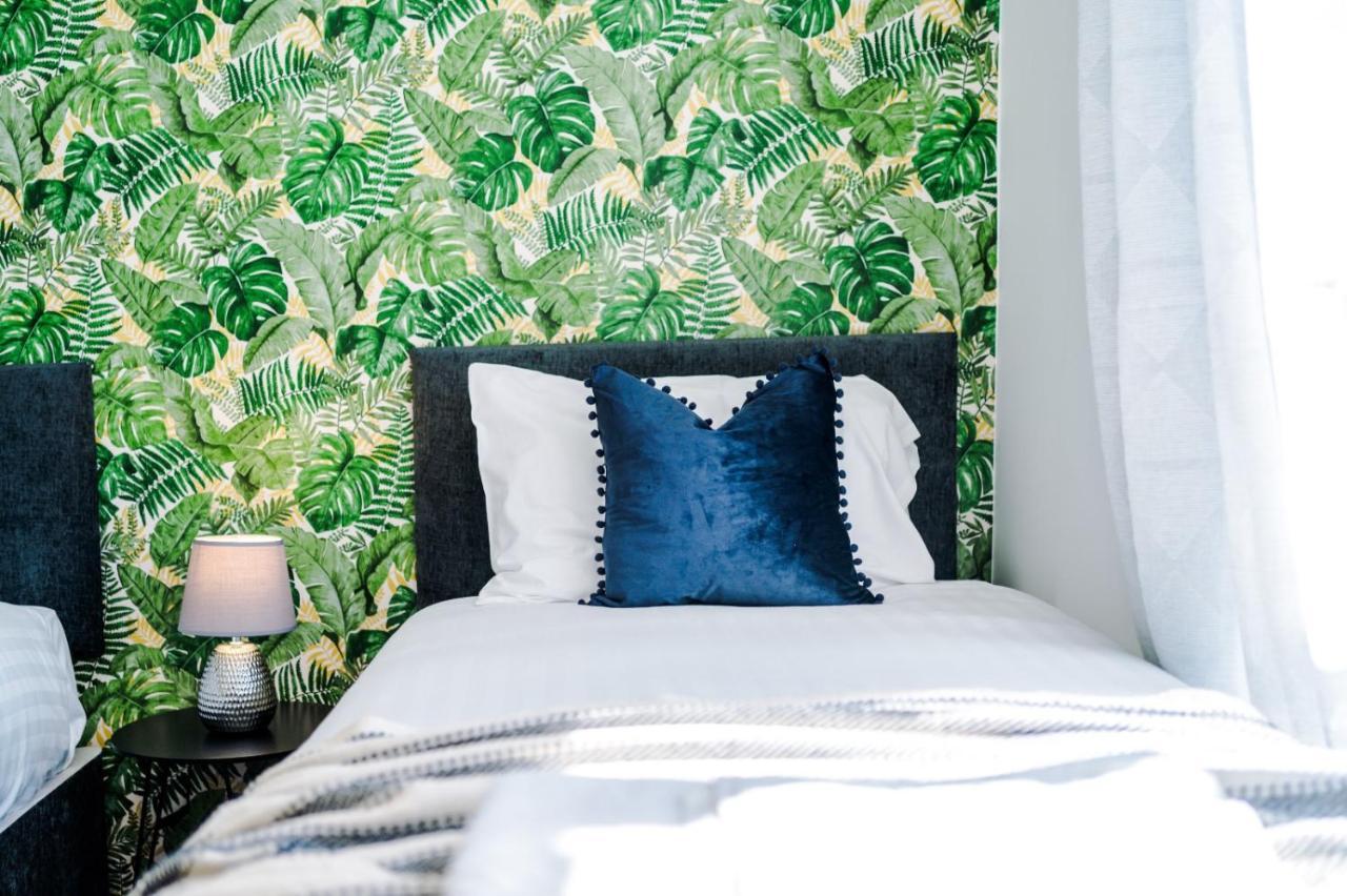 Rest&Recharge At Ridgefield House Villa Manchester Bagian luar foto