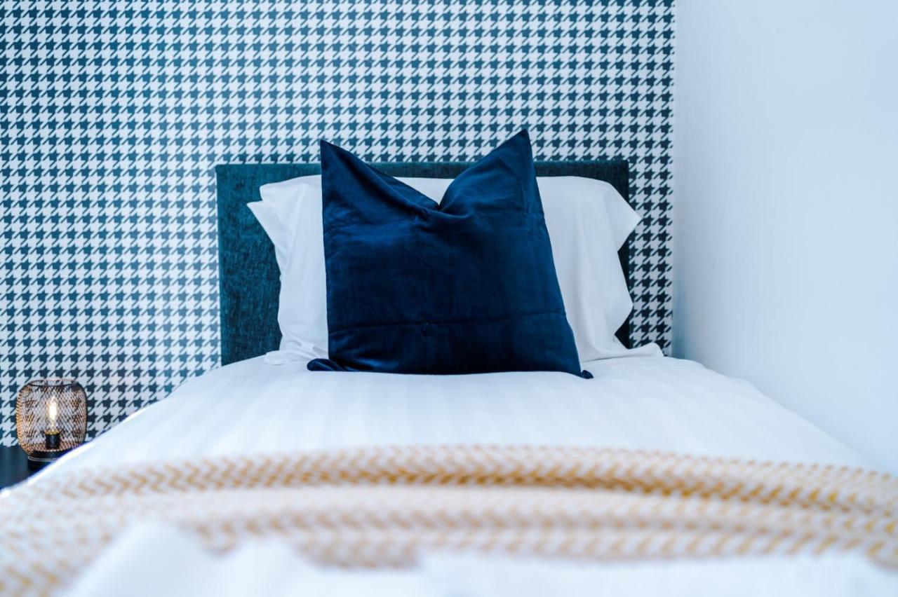 Rest&Recharge At Ridgefield House Villa Manchester Bagian luar foto